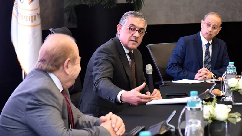 الهيئة العامة للاستثمار: تبحث آليات دعم بيئة الأعمال مع مستثمري العاشر من رمضا