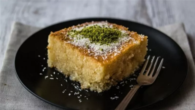 بسبوسة الطحينية وجوز الهند.. نكهة شرقية أصيلة بخطوات ولا أسهل