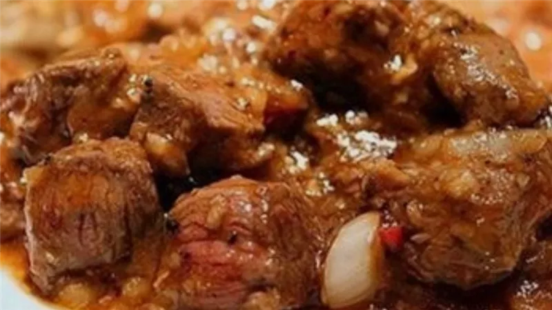 وصفة اللحمة بالبصل كما تحضر في المطابخ العربية طعم يذوب في الفم