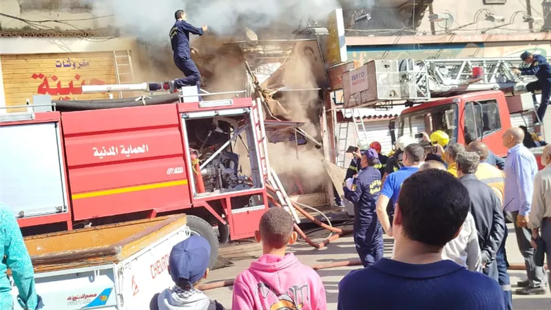 بعد المعاينة.. ماس كهربائي سبب حريق اكشاك المنشية في الإسكندرية 