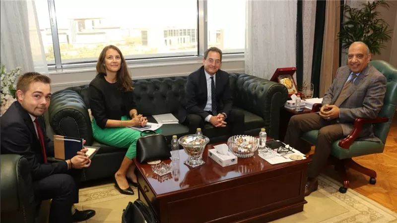 وزير الكهرباء يبحث مع سفير فرنسا بالقاهرة تعزيز فرص الشراكة في مجال الكهرباء