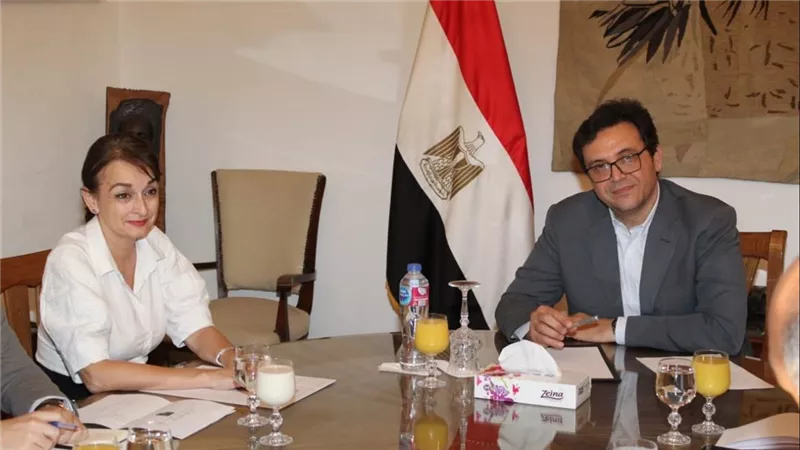 وزير الثقافة يبحث مع سفيرة رومانيا استعدادات مشاركة بلادها