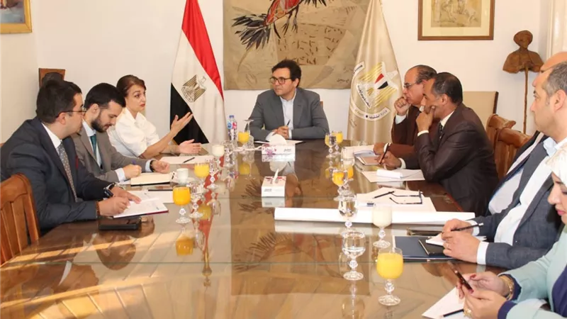 وزيرالثقافة يبحث مع سفيرةرومانيا استعدادات مشاركةبلادها كضيف شرف معرض القاهرة