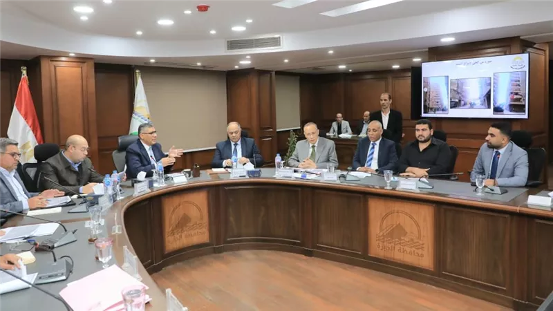 بحث شكاوى المواطنين..محافظ الجيزة يعقد اللقاء الأسبوعي للمحافظة| تفاصيل