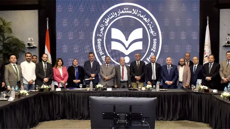الهيئة العامة للاستثمار تبحث آليات دعم بيئة الأعمال مع مستثمري العاشر من رمضان