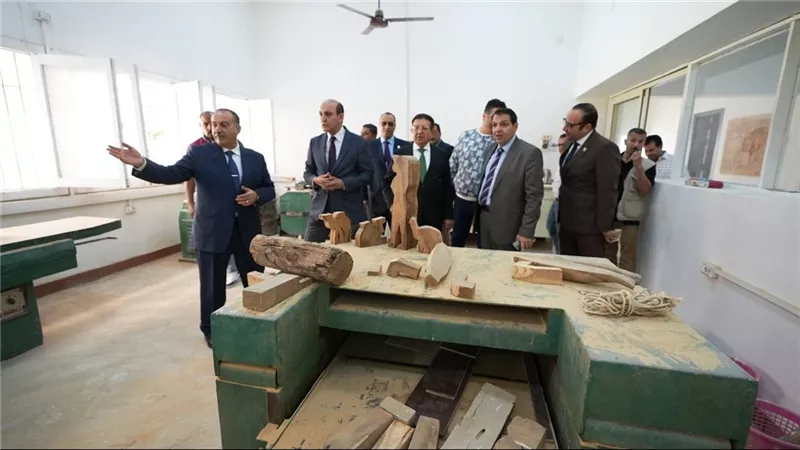 محافظ أسيوط يصطحب وفد المحكمة العربية للتحكيم الدولي لتفقد اللمسات النهائية 