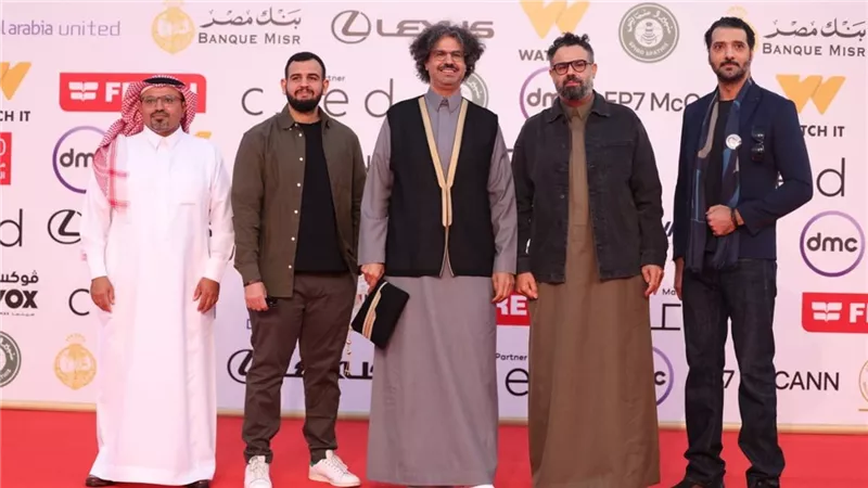 أبطال وصناع «ضد السينما» و«ترميم» يتألقون على ريد كاربت مهرجان القاهرة |صور