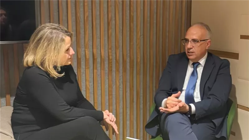 وزيرالري يلتقى سفيرة البيئة بالحكومة الفرنسية على هامش مؤتمر 
