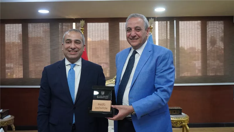 محافظ الغربية يلتقي الرئيس التنفيذي للبنك الزراعي المصري لتعزيز الشراكات  