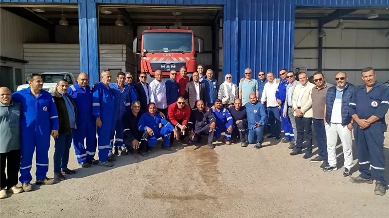   رئيس نقابة البترول يلتقى العاملين بحقوق رأس بدران بجنوب سيناء  