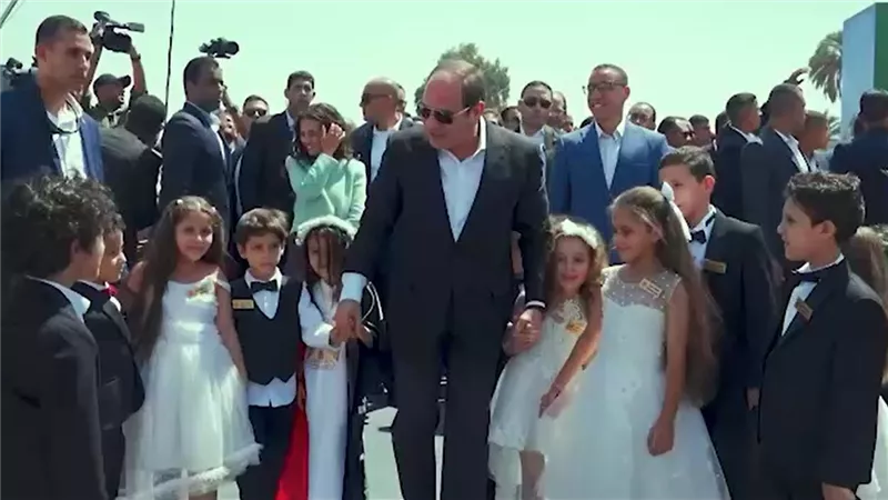إهداء من الشعب للرئيس في ذكري ميلاده .. 