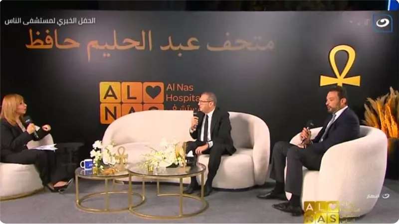 عباس: مستشفى الناس تستقبل 500 مريض يوميًّا و300 ألف إجراء طبي منذ الافتتاح 