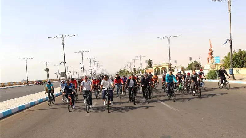 إنطلاق سباق الدراجات بمشاركة محافظ السويس ومنتخب مصر في الدراجات و50 متسابقا 