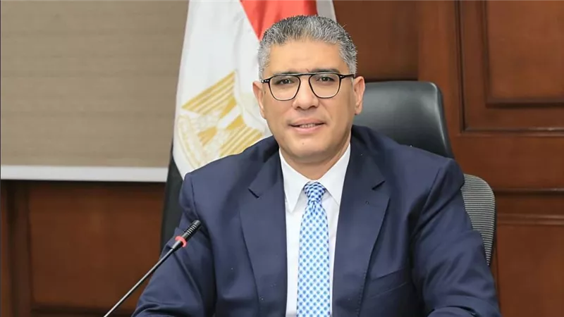 محافظ الجيزة يتابع فتح لجان الدائرة الثامنة بانتخابات مجلس النواب|فيديو