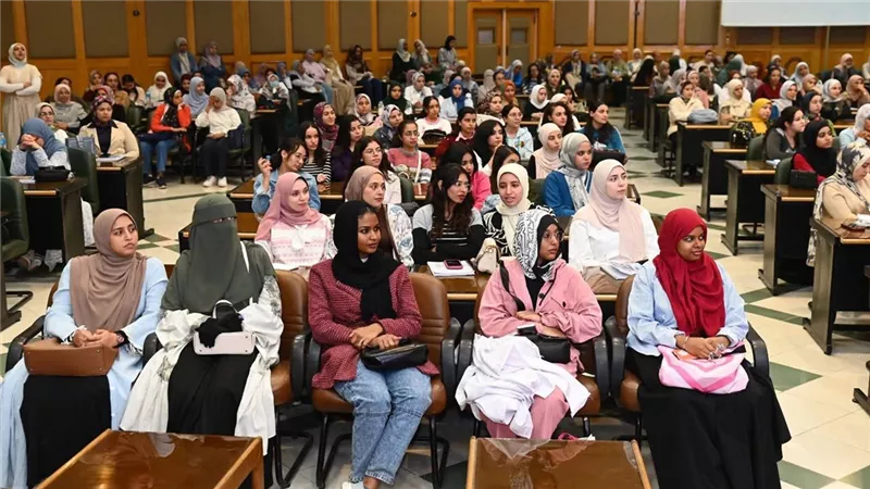 رئيس جامعة أسيوط يشهد انطلاق اليوم العلمي الأول لقسم طب الأطفال 