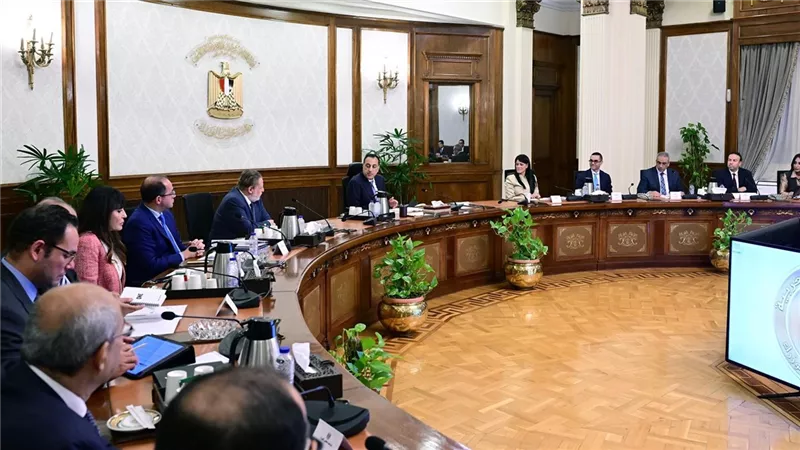 رئيس الوزراء يترأس اجتماع المجموعة الوزارية الاقتصادية|صور 