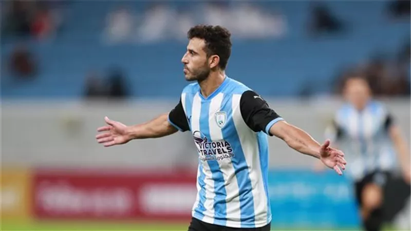 الأهلي يرغب في إعادة حمدي فتحي لتدعيم خط الدفاع    