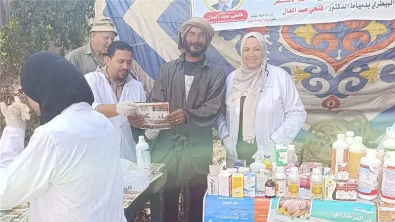 توقيع الكشف البيطري والعلاج المجاني لـ2737 حالة خلال قافلة بيطرية بدمياط 