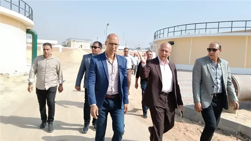 نائب رئيس هيئة المجتمعات العمرانية يتفقد مشروعات رفع كفاءة المرافق بالعبور 