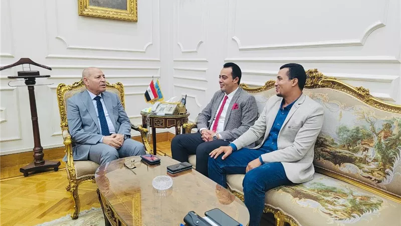 محافظ القاهرة يستقبل رئيس لجنة الشئون العربية بنقابة الصحفيين لبحث سبل التعاون