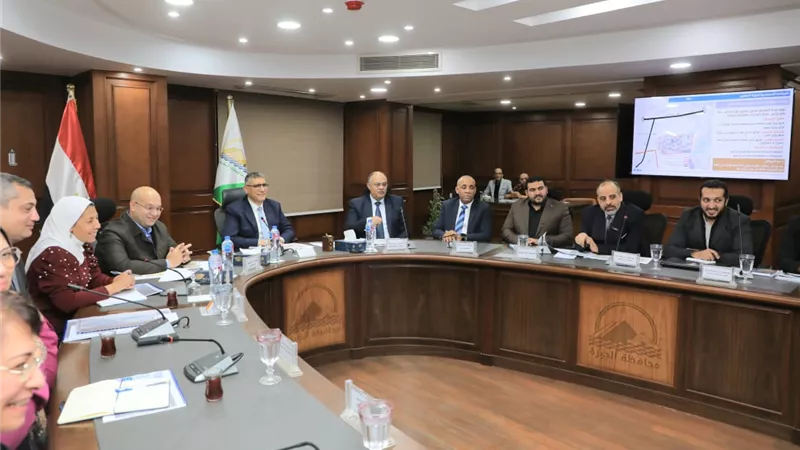 محافظ الجيزة يناقش المراحل النهائية للمخطط التفصيلي لمنطقة عزبة الصفيح