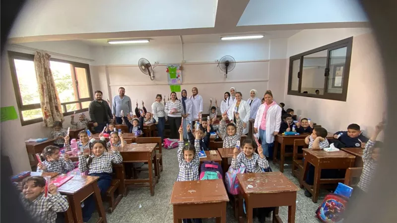 طب أسنان بني سويف تنظّم قافلة توعوية لمدرسة التوفيق بشرق النيل