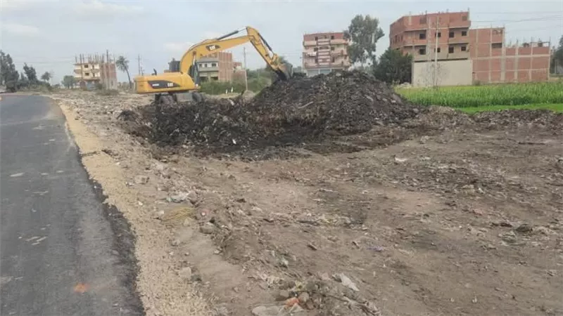 وحدة التدخل السريع بالشرقية ترفع 19 ألف و250 طن قمامة ومخلفات مبانِ
