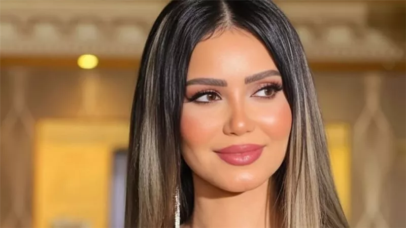 بعد تعرضها لوعكة صحية.. إيناس عز الدين تقرر إلغاء سفرها لدبي