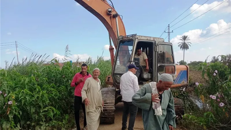زراعة البحيرة تنجح فى تطهير 2226 كم من المصارف والمساقى استعدادا لموسم الشتاء