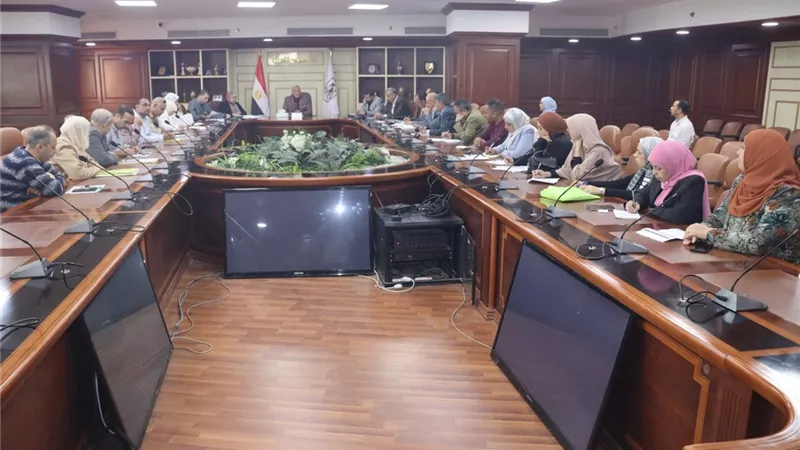 سكرتير عام بنى سويف يشدد على الالتزام بالضوابط القانونية واللوائح بملف التصالح