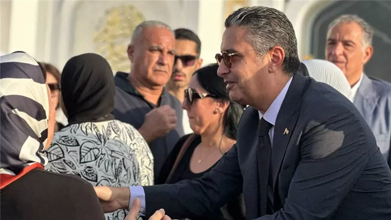 بالصور.. جنازة مهيبة لتشييع جثمان والدة وزير التموين لمثواها الأخير 