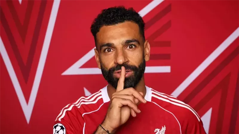 100 مليون يورو .. نجم برشلونة بديلا للملك محمد صلاح في ليفربول