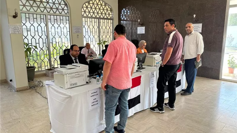 توافد كبير للمصريين من المناطق النائية لـ بانكوك.. سفير: مشهد يعكس الوعي