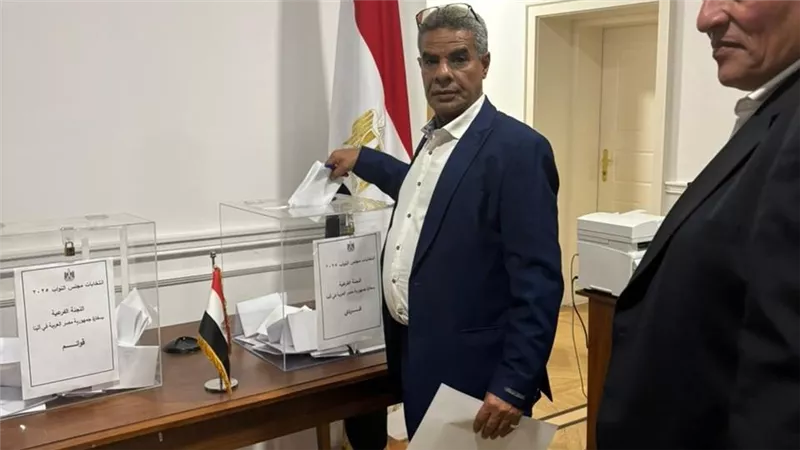 إقبال كبير للشباب.. انطلاق المرحلة الثانية لتصويت المصريين باليونان