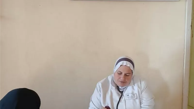 صحة السويس توقع الكشف الطبي على 756 حالة خلال قافلة علاجية بعيون موسى 
