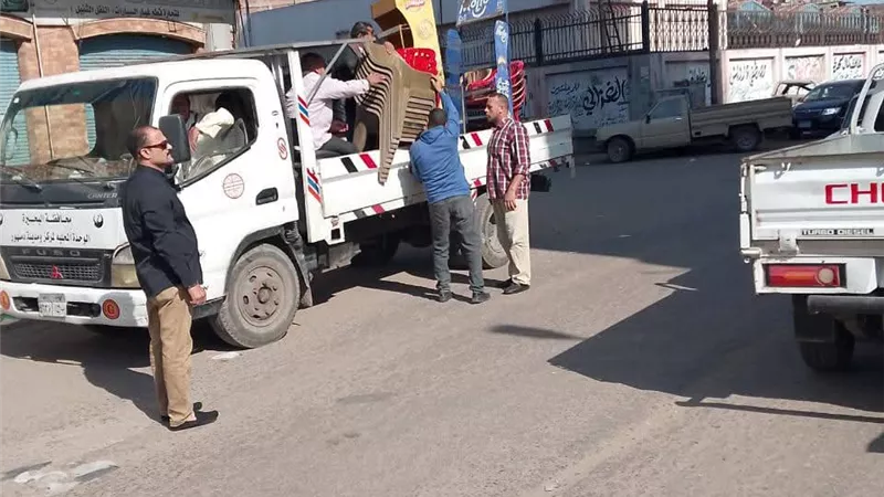 حملات مكثفة لرفع الإشغالات وإعادة الانضباط بشوارع دمنهور