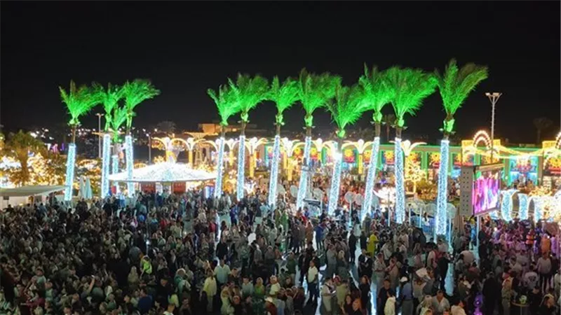 محافظ جنوب سيناء يطلق مهرجان الإضاءة بسوهو سكوير احتفالاً بقدوم عام 2026