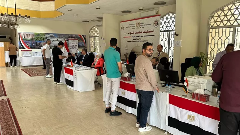 توافد الناخبين على مقر الاقتراع بسلطنة عُمان لليوم الثاني بانتخابات النواب|صور