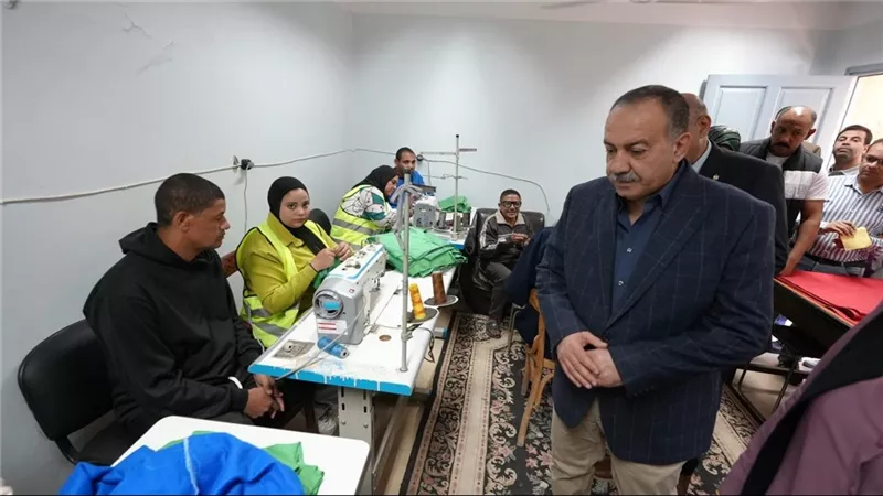 محافظ أسيوط يفتتح معرض مشغولات دار الرعاية الاجتماعية للرجال  