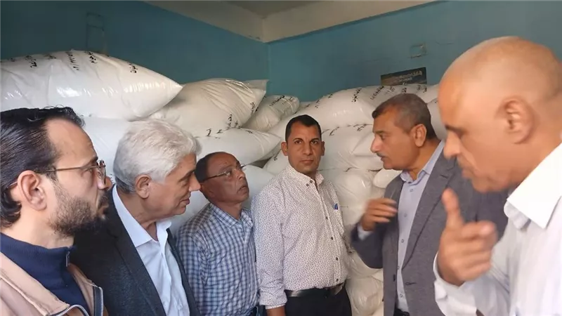 محافظ أسيوط يشدد على متابعة صرف وتوزيع الأسمدة الزراعية بالقرى 