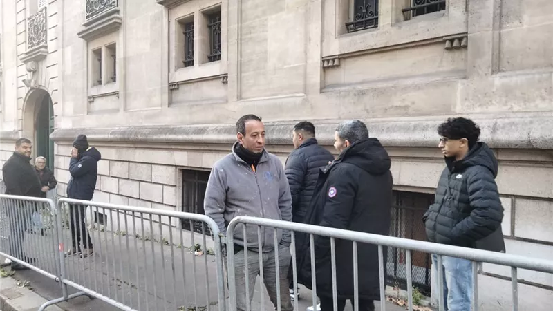 إقبال المصريين على سفارة مصر بباريس لليوم الثاني للتصويت بانتخابات النواب|صور