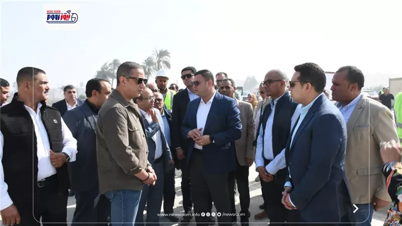 وزير الإسكان ومحافظ الفيوم يتفقدان مجمع محطات مياه الشرب بالعزب الجديدة
