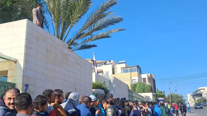 لجان الإقتراع تعاود استقبال الناخبين بعد توقف مؤقت في ماراثون النواب