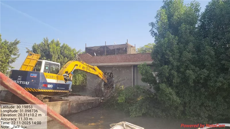 محافظ القليوبية يتابع إزالة 12 حالة تعدّ مغمورة بالمياه بفرع رشيد بالقناطر 
