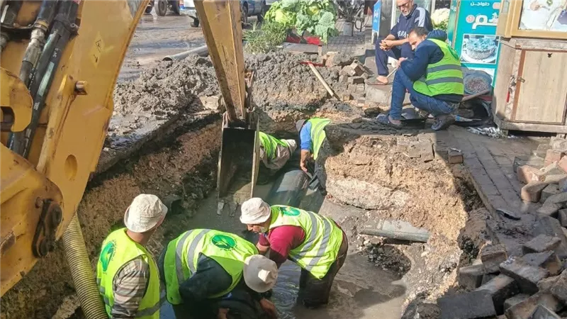 إصلاح كسر مفاجئ بخط مياه بالشعراء وعودة الضخ للمواطنين بصورة طبيعية