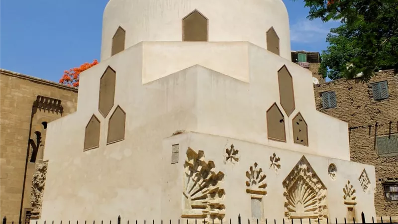 لماذا دفنت شجرة الدر في شارع الأشراف؟ تحليل تاريخي يوضح