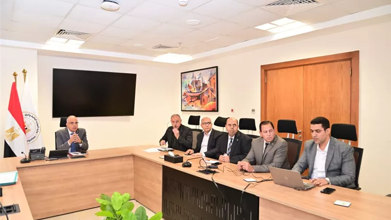 تنفيذ خطة لتطهير الترع والمصارف.. سويلم يتابع منظومة الري بمحافظة الفيوم