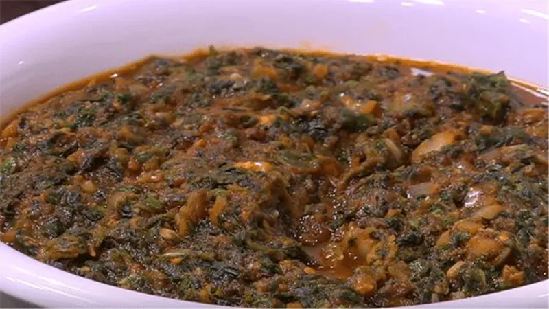 ‎طريقة عمل السبانخ المطبوخة بالصلصة والأرز.. خطوات سهلة وبسيطة