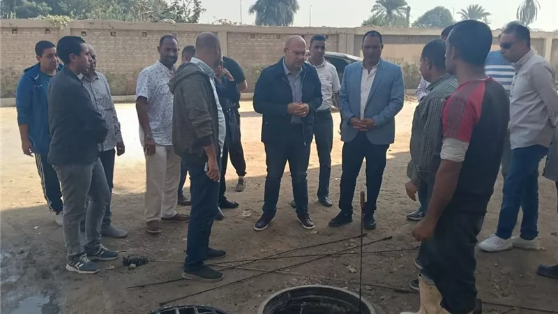 جولة ميدانية لنائب محافظ الجيزة لمتابعة مشروعات الرصف بمدينة الحوامدية
