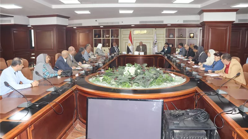 سكرتير عام بنى سويف يعقد اجتماعًا لمناقشة طلبات تقنين الأوضاع 